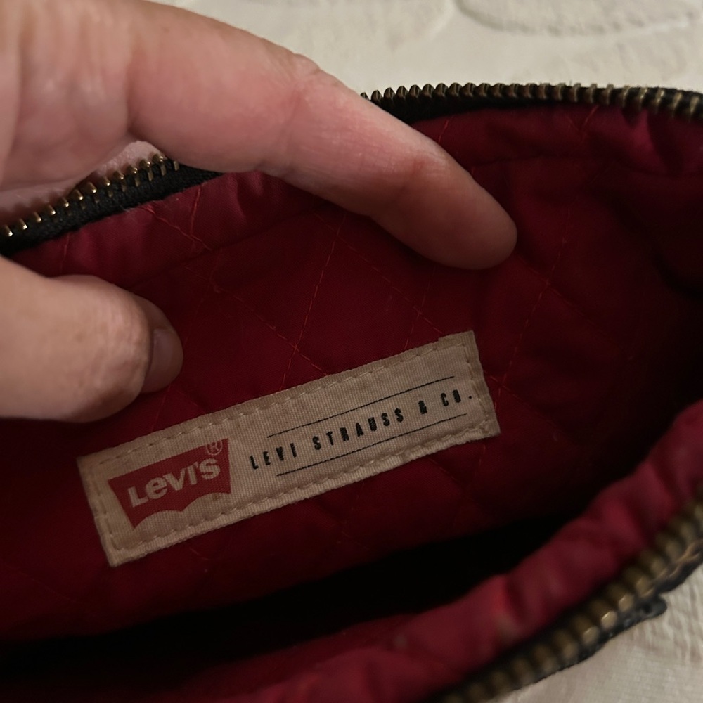 Levi's dark rinse denim pouch/bag/case with clsssic Levi’s front pocket. - Picture 2 of 4